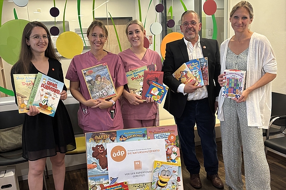 Bücherspende der ÖDP Westeifel an der Kinderklinik Koblenz Bücherspende der ÖDP Westeifel an der Kinderklinik Koblenz